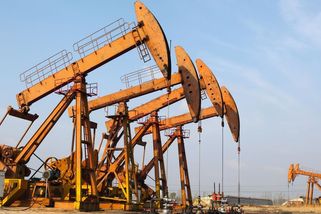 Drahá ropa jako nové inflační riziko. Ceny u pump jsou i signálem pro ČNB - Seznam Zprávy