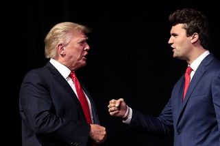 Charlie Kirk ohrožoval ženy i děti. Nebyl aktivistou, ale vůdcem novodobé sekty - Médium.cz