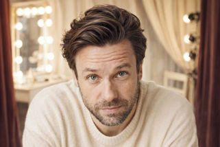 Václav Neužil: platy herců jsou k smíchu. Jo? A co ty byty v Dubaji? - Médium.cz