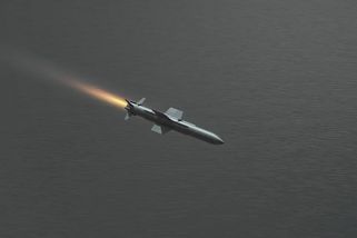 Drtivá odpověď Číně a Rusku: USA po 10 letech a 252 miliardách nasazují hypersonický Dark Eagle