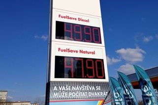 Žádné umělé zlevňování, Evropská komise chce, aby řidiči prostě méně jezdili. Před aktuálním vládním opatřením varuje - Autobible.cz - Předjedeme vaše představy!