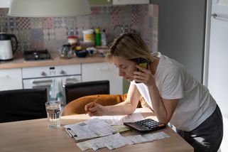 Elektřina 2026: Češi takto ušetří až 5000 Kč ročně. Podívejte se, jestli se vás to týká