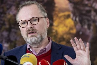 Vrať mi ten svetr!!! Hrdost i legrace. Fialova cesta do Kyjeva na sociálních sítích - Novinky