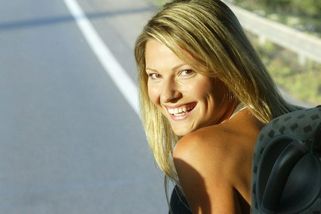 Vtipné scénky i legendární hlášky s Pamelou v čele. Perličky z natáčení komedie Účastníci zájezdu - Super.cz