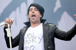 Zemřel Ian Watkins, bývalý zpěvák kapely Lostprophets. Ve vězení ho zabil spoluvězeň - Novinky