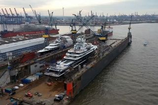 Ruskému oligarchovi zabavili v Německu největší superjachtu na světě - Novinky