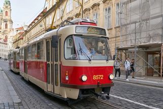 Obyvatelé Prahy už nemusí kupovat jízdenku na MHD předem. Stačí při vstupu přiložit mobilní telefon