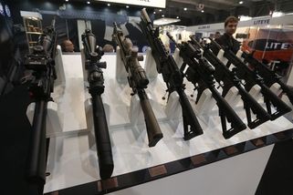 Čeští zbrojaři jsou připraveni hned dodávat Ukrajině - Novinky