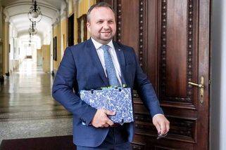 Jurečka navrhuje až 13% zvýšení platů ve veřejné administrativě - fintag.cz