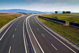 Na 30 kilometrech dálnice D8 se opraví středové pásy. Provoz bude omezen až k Lovosicím