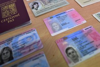 Někteří senioři mohou mít problém s občanskými průkazy. Jejich výměna je nutná - Novinky