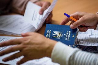 Ukrajinští uprchlíci loni dostali dávky za 8,8 miliardy korun, příjemců ubylo - Novinky