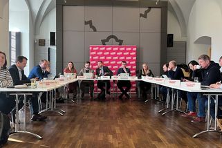 Špičky STANU přijely do Pacova. Zasedla tu stínová vláda - František Zajíc - Články na Seznamu