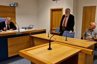 Brodský policista usmrtil osmiminutovým zakleknutím mladíka, žádá zproštění obžaloby - Novinky