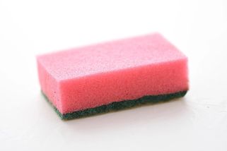 Konec smradlavým houbičkám v kuchyni. Nahrazuje je trend