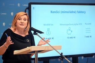 Zaměstnancům státu vzrostou tarifní platy od dubna. Některým o dva, jiným o pět či devět procent