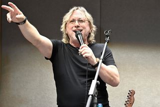 Neskutečné, že už oslavil 73. narozeniny: Dalibor Janda nestárne! Jeho receptem jsou dřepy a tolerantní manželka - Super.cz