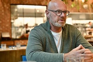 Ministr Plaga vyvěsí ukrajinskou vlajku v den čtvrtého výročí války