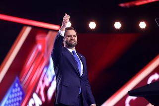 J. D. Vance našel viníka zdražení benzínu