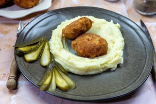 Co dělat, když se karbanátky rozpadají? Pravděpodobně potřebují více pojiva