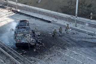 V ulicích Kyjeva se bojuje, pod palbou je elektrárna - Novinky