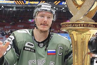 Ostuda! Jaškin gratuluje ruské armádě a hraje v armádním dresu s ruskou vlajkou - Sport.cz