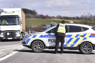 Nehoda osobního a nákladního auta uzavřela dálnici na Frýdecko-Místecku - Novinky