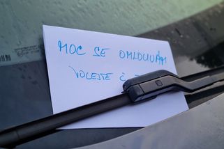 Co dělat při dopravní nehodě na parkovišti