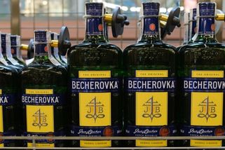 Legendární český likér už dávno nepatří Čechům. Teď ho koupil polský potravinářský gigant!