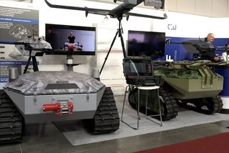 Zemědělská univerzita vyvíjí drony a autonomní tahač, který se může uplatnit v armádě - Novinky