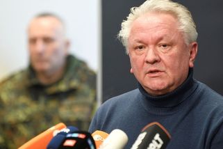 Sedí u stolu pro děti. Šéf Rheinmetallu vysvětlil, proč byli evropští lídři postaveni mimo hru - Novinky