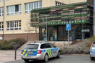 Žák v Černošicích vytáhl během vyučování maketu zbraně, zasahovala policie - Novinky