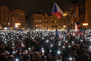 FOTO: Pro Pavla se rozsvítilo pražské Staroměstské náměstí - Novinky