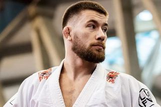 Násilník obtěžoval dívku v metru. Neohrožený samaritán zakročil a dal mu životní lekci