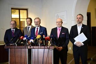 Koalice a Piráti se shodli na posilování evropského pilíře NATO