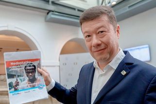 Okamura, jak ho neznáte. Novináři jsou překvapení, opozice zaskočená