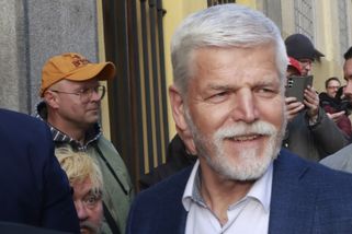 Prezident Petr Pavel reaguje na postup českých fotbalistů: Jeho oslavy dojaly veřejnost k slzám. Oproti Zemanovi to je jako den a noc