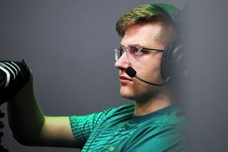 Český jezdec vstupuje do světa formule 1! První závod pojede už tento víkend - Garáž.cz