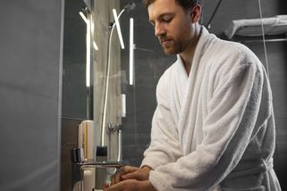 Tento večerní zlozvyk máte možná i vy. Lékaři varu...