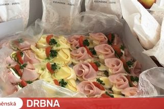 V Brně vyšetřují záhadu. Muž si objednal chlebíčky, ale rozbalil indiánky