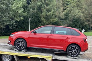 Zabouchnuté klíčky v autě: Odtah auta mohl vyjít na 12 tisíc - Portál řidiče