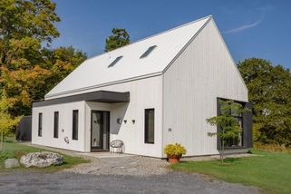 Kanadský pár žije jako v hotelu. Dům ladí s jejich stylem i okolní přírodou - Novinky