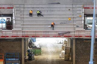 Řemeslníci na volné noze berou víc. Firmám zůstávají ti méně zkušení - Seznam Zprávy