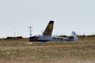 Z větroně nad Slaným vyskočil v panice žák, neotevřel se mu padák - Novinky