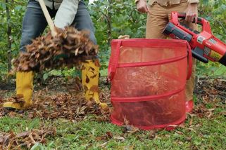 Moderní způsob hrabání listí | Minutový manžel