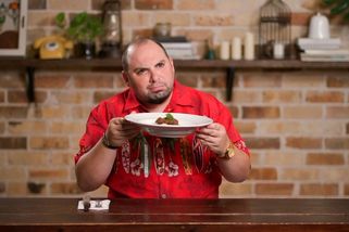 Cizinci poprvé ochutnají líčka s kaší. A jako bonus pravé medvědí maso! | Jak nás vidí svět