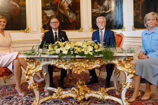 Eva Pavlová kostýmkem sice zaujala, na první dámu Polska však nestačila: Móda z Hradu – eXtra.cz