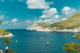 Zákazy nechystá jen Chorvatsko. Ve Španělsku můžete dostat pokutu 50 tisíc za cigaretu - Médium.cz