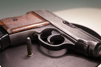 Lupiče na americké benzínce zastavil zákazník pistolí. Padlo sedm výstřelů - Novinky