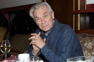 „Lojzo,“ reagovala zdrcená Jitka Schneiderová. Celebrity se loučí se zesnulým Aloisem Švehlíkem - Super.cz